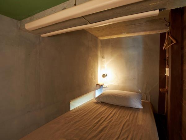 Untapped Hostel : photo 4 de la chambre lit dans dortoir mixte de 10 lits (3f-4f)