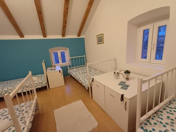 City Walls Hostel : photo 1 de la chambre lit dans dortoir mixte de 4 lits