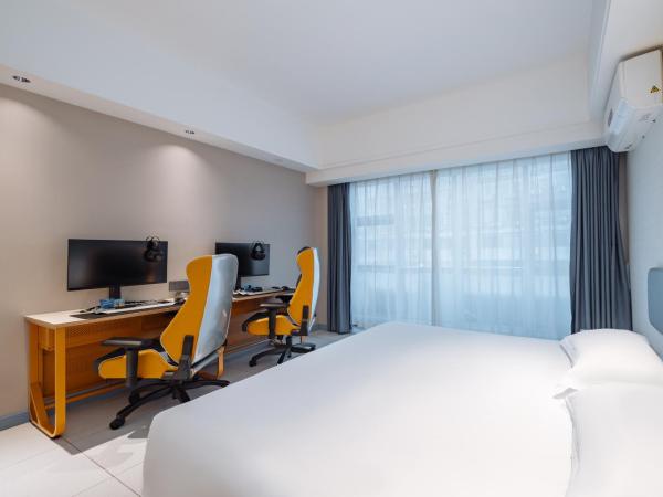 网鱼电竞酒店(竹山路地铁站店) : photo 3 de la chambre chambre lit queen-size