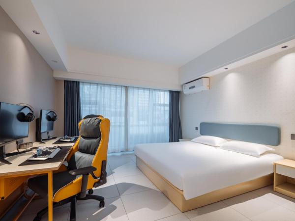 网鱼电竞酒店(竹山路地铁站店) : photo 7 de la chambre chambre lit queen-size