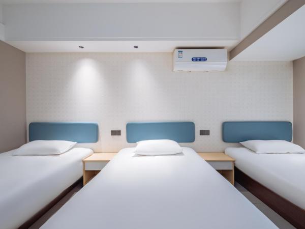 网鱼电竞酒店(竹山路地铁站店) : photo 2 de la chambre chambre triple