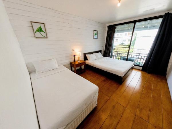 Back Home Backpackers : photo 1 de la chambre chambre lits jumeaux avec salle de bains privative