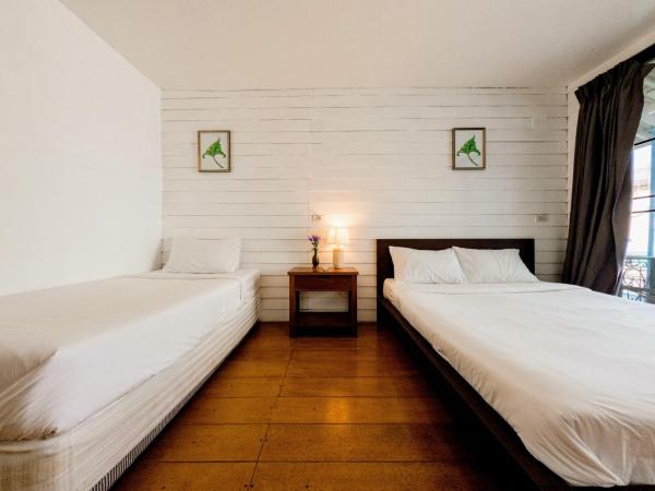 Back Home Backpackers : photo 4 de la chambre chambre lits jumeaux avec salle de bains privative