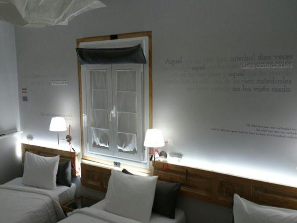 diezmadrid : photo 2 de la chambre chambre triple avec salle de bains privative