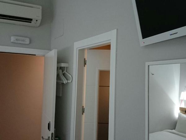 diezmadrid : photo 6 de la chambre chambre triple avec salle de bains privative