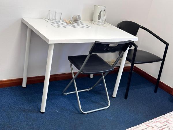 Erasmus Rooms Genius- 24h self check-in : photo 4 de la chambre petite chambre double