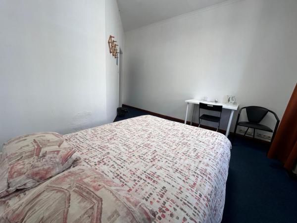 Erasmus Rooms Genius- 24h self check-in : photo 5 de la chambre petite chambre double