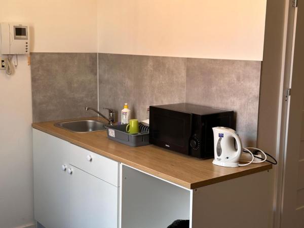 Erasmus Rooms Plus- 24h self check-in : photo 4 de la chambre chambre double standard