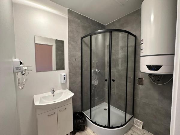 Erasmus Rooms Plus- 24h self check-in : photo 8 de la chambre chambre double standard