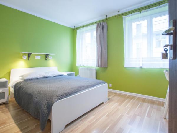 Dizzy Daisy Hostel : photo 2 de la chambre chambre double avec salle de bains commune