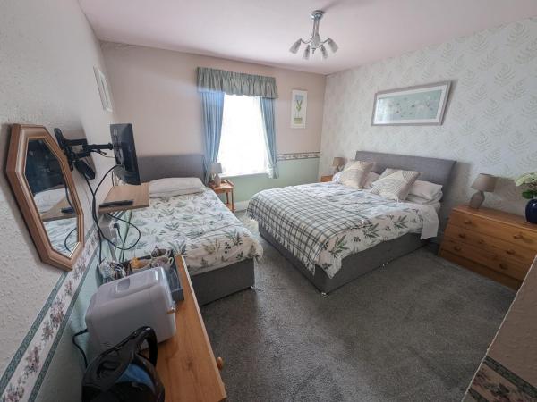 Hesketh Hotel : photo 4 de la chambre chambre familiale avec salle de bains privative