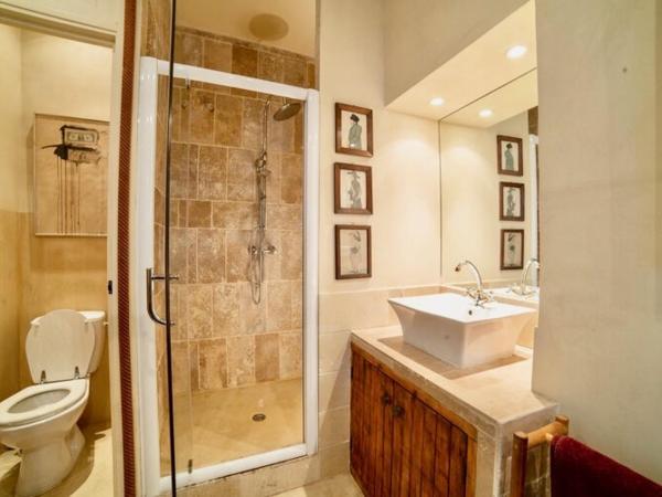 La Maison des Chapitres : photo 1 de la chambre chambre double avec salle de bains privative