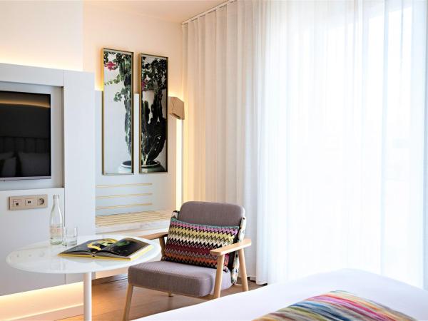 Hotel Croisette Beach Cannes - Mgallery : photo 7 de la chambre chambre classique lit queen-size ou lits jumeaux
