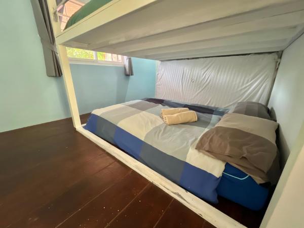 Sleep Inn - Lonely Beach : photo 6 de la chambre chambre double avec salle de bains commune