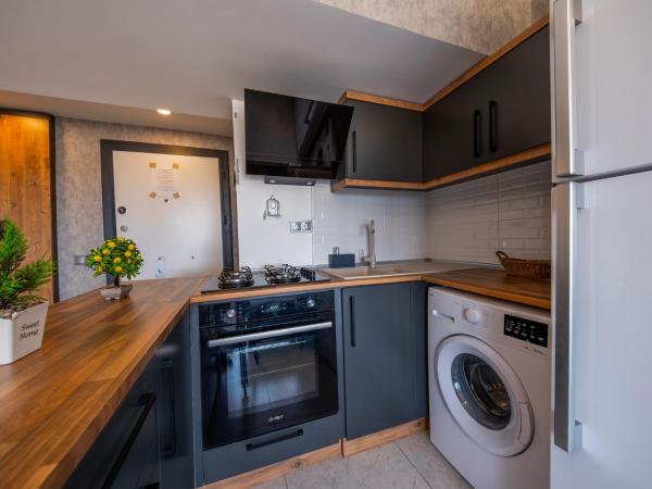 Mrt Suites Lara : photo 8 de la chambre suite lit queen-size avec baignoire spa