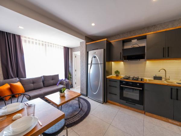 Mrt Suites Lara : photo 5 de la chambre suite deluxe avec baignoire spa