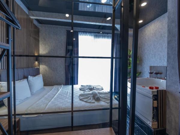 Mrt Suites Lara : photo 2 de la chambre suite avec jacuzzi