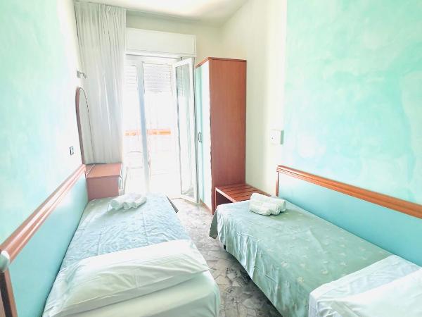 Hotel Vernel : photo 2 de la chambre chambre lits jumeaux