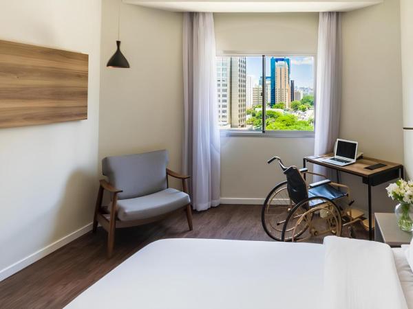 Intercity São Paulo Ibirapuera : photo 1 de la chambre standard pwd disability access - 1 double bed