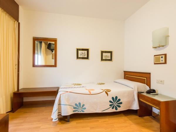 Rey Fernando : photo 1 de la chambre chambre simple avec salle de bains privative