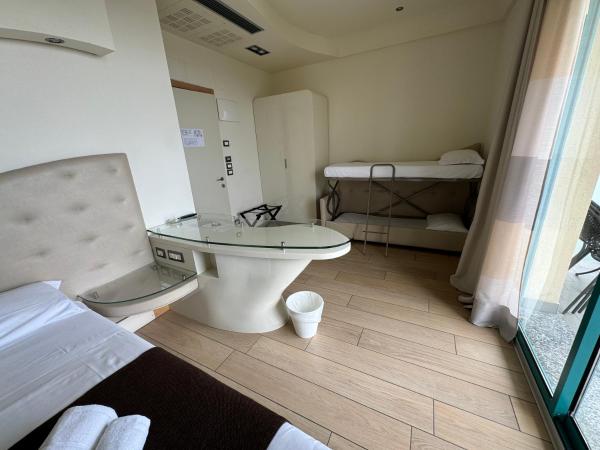 Bellariva Feeling Hotel : photo 9 de la chambre chambre quadruple supérieure avec balcon