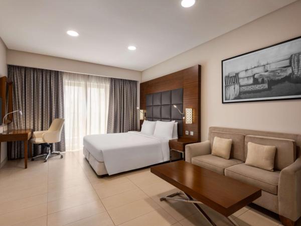 Levatio Suites Muscat, a member of Radisson Individuals : photo 2 de la chambre studio avec terrasse