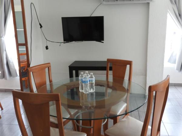 Hotel Villas Balcones de Costa Azul : photo 4 de la chambre chambre familiale avec salle de bains privative