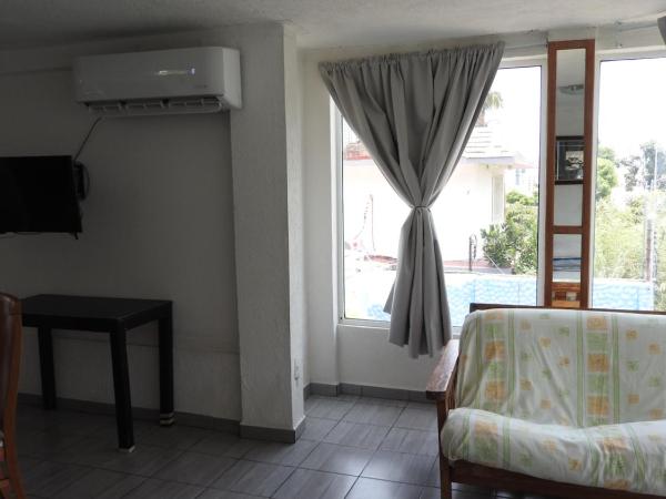 Hotel Villas Balcones de Costa Azul : photo 9 de la chambre chambre familiale avec salle de bains privative