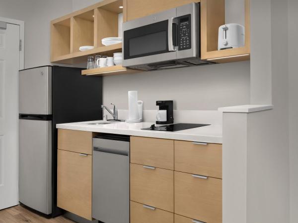 TownePlace Suites Sacramento Cal Expo : photo 7 de la chambre studio lit queen-size avec canapé-lit