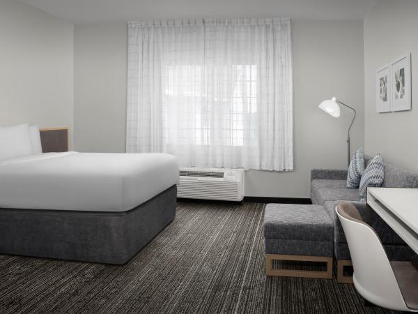 TownePlace Suites Sacramento Cal Expo : photo 1 de la chambre studio lit queen-size avec canapé-lit