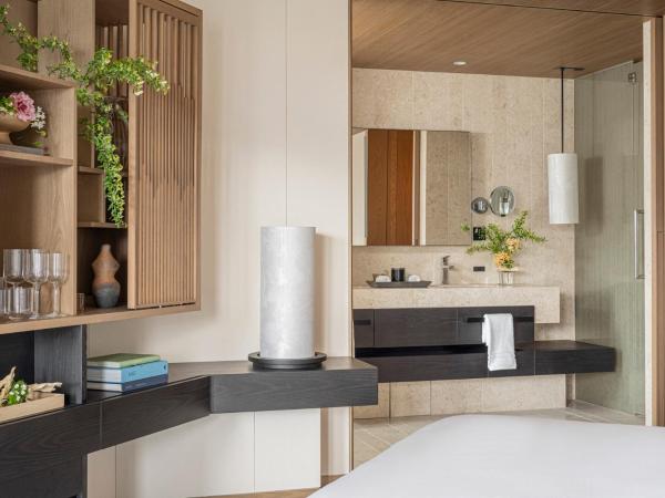 Four Seasons Hotel Osaka : photo 4 de la chambre chambre d'angle avec lit king-size premier