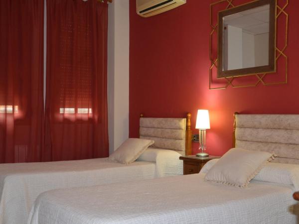 Hostal Mont Royal : photo 3 de la chambre chambre double ou lits jumeaux