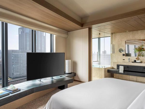 Four Seasons Hotel Osaka : photo 3 de la chambre suite d'angle premier avec lit king-size