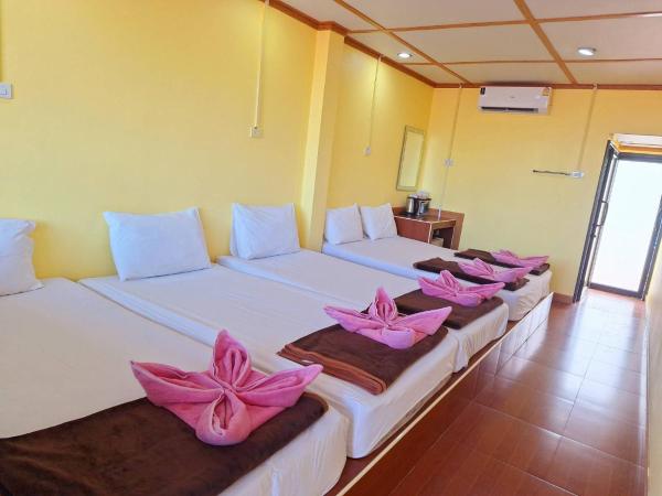 Phi Phi Sand Sea View Resort : photo 7 de la chambre chambre familiale