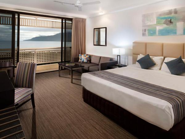 Rydges Esplanade Resort Cairns : photo 2 de la chambre chambre lit queen-size - vue sur mer