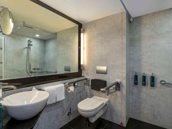 DoubleTree by Hilton Berlin Ku'damm : photo 2 de la chambre chambre lit king-size - accessible aux personnes à mobilité réduite