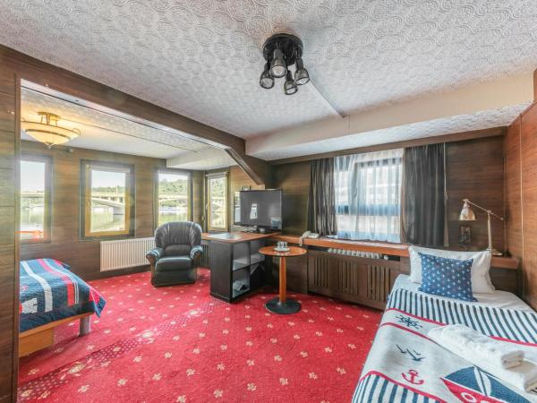 Botel Albatros : photo 5 de la chambre chambre triple classique