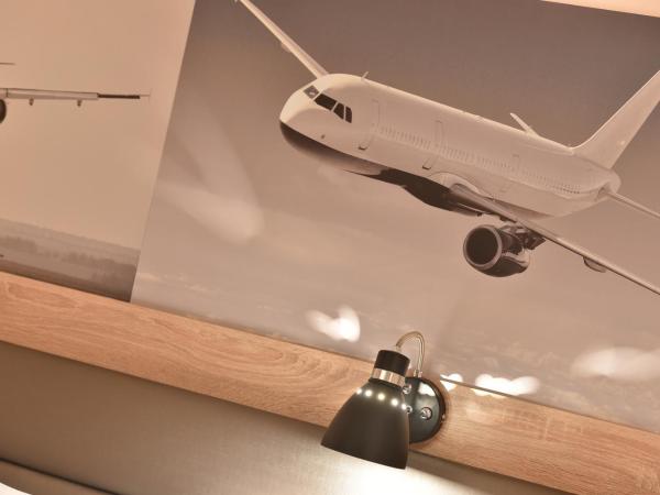 Ramada Airport Hotel Prague : photo 4 de la chambre chambre deluxe double ou lits jumeaux