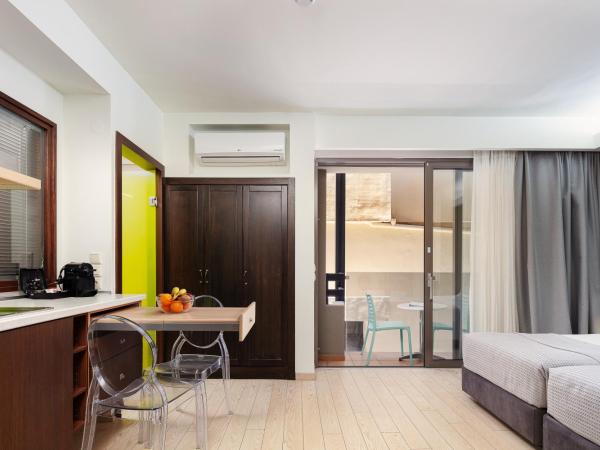 Steris Elegant Beach Hotel & Apartments : photo 1 de la chambre studio