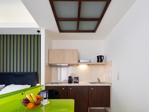 Steris Elegant Beach Hotel & Apartments : photo 2 de la chambre studio - vue partielle sur mer