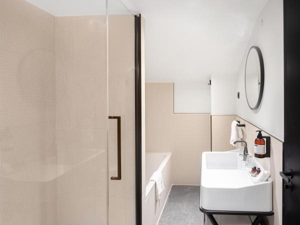 Maisons du Monde Hôtel & Suites - La Rochelle Vieux Port : photo 3 de la chambre suite junior