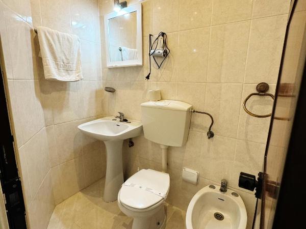 Central Guest House : photo 3 de la chambre chambre triple