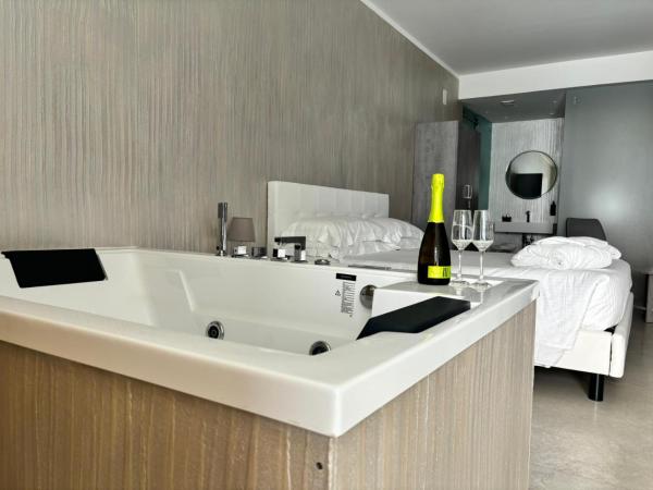 Catania Sea Palace Hotel : photo 2 de la chambre suite avec jacuzzi