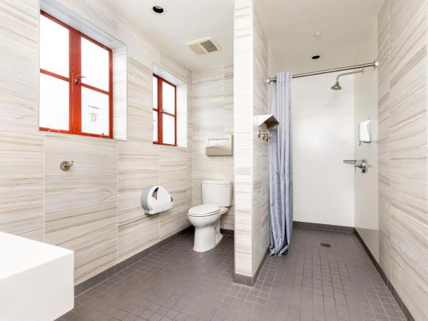 HI Los Angeles - Santa Monica Hostel : photo 2 de la chambre bed in all-gender 10-bed dormitory ensuite