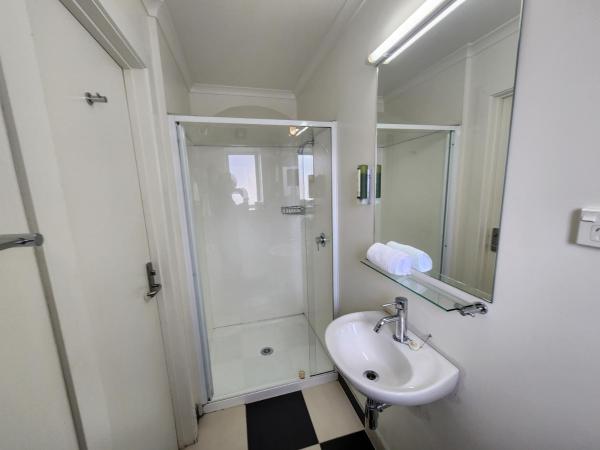 Pinewood Lodge : photo 4 de la chambre chambre double ou lits jumeaux avec salle de bains privative