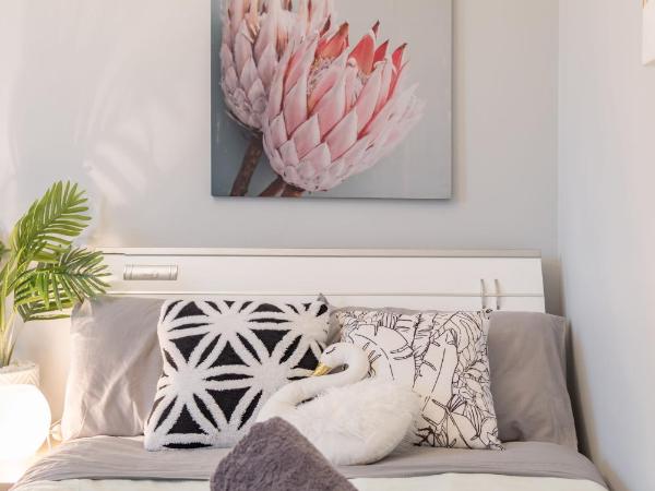 Spacious Quadruple Room - Nearby Station and Park - Close to Chinatown - Shared Bathroom : photo 4 de la chambre chambre quadruple avec salle de bains commune