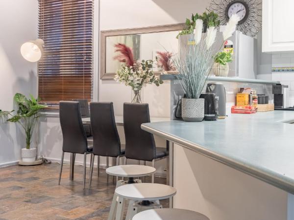 Spacious Quadruple Room - Nearby Station and Park - Close to Chinatown - Shared Bathroom : photo 7 de la chambre chambre quadruple avec salle de bains commune