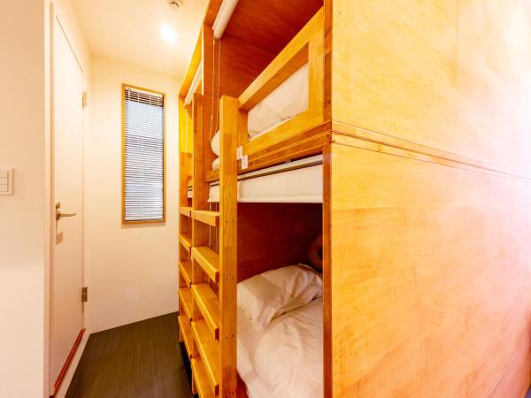 plat hostel keikyu asakusa karin : photo 1 de la chambre chambre familiale avec douche