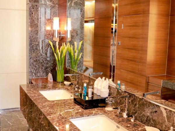 InterContinental Nanjing, an IHG Hotel : photo 4 de la chambre classic double room with two double beds and lake view