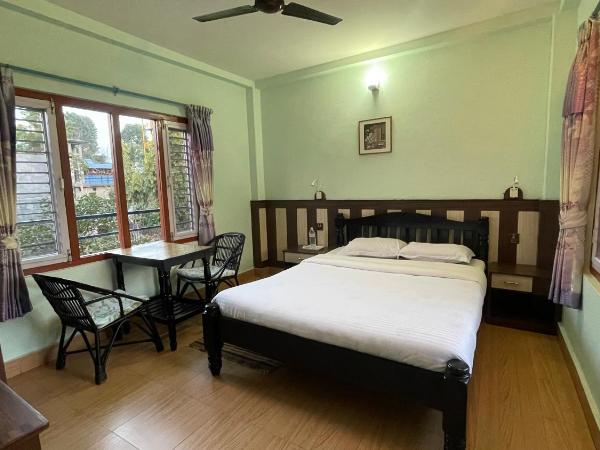 Nanohana Lodge : photo 2 de la chambre chambre double - vue sur montagne